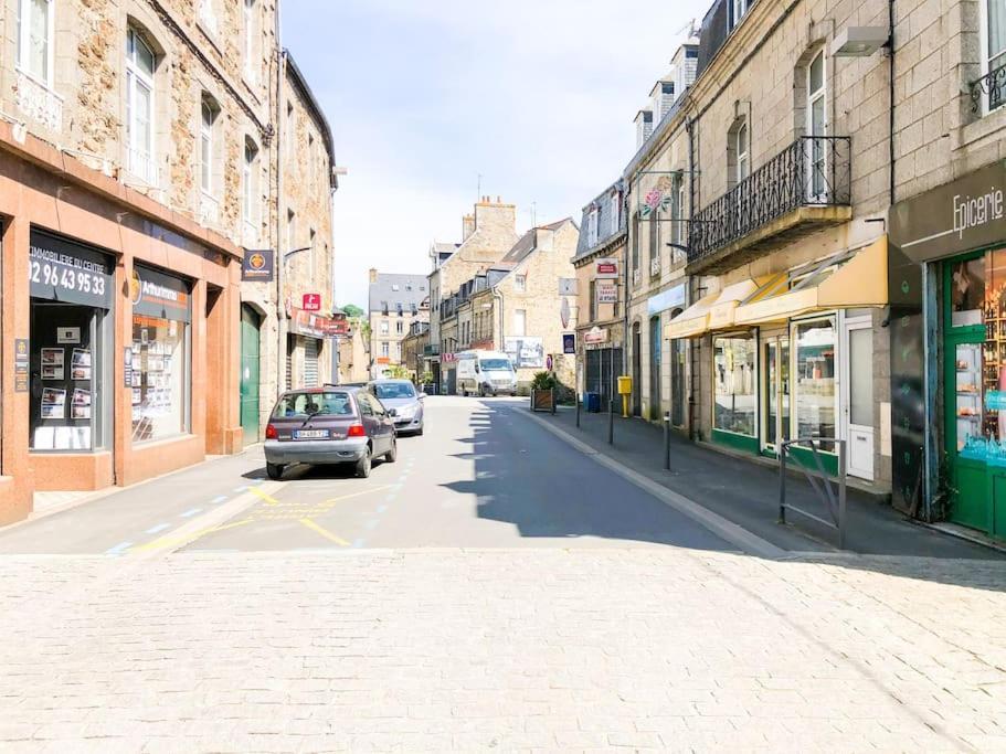 Nouveau ** Le Raffine Au Coeur De Guingamp ** Parking Esterno foto