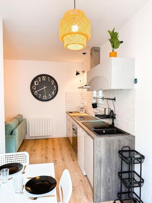 Nouveau ** Le Raffine Au Coeur De Guingamp ** Parking Esterno foto